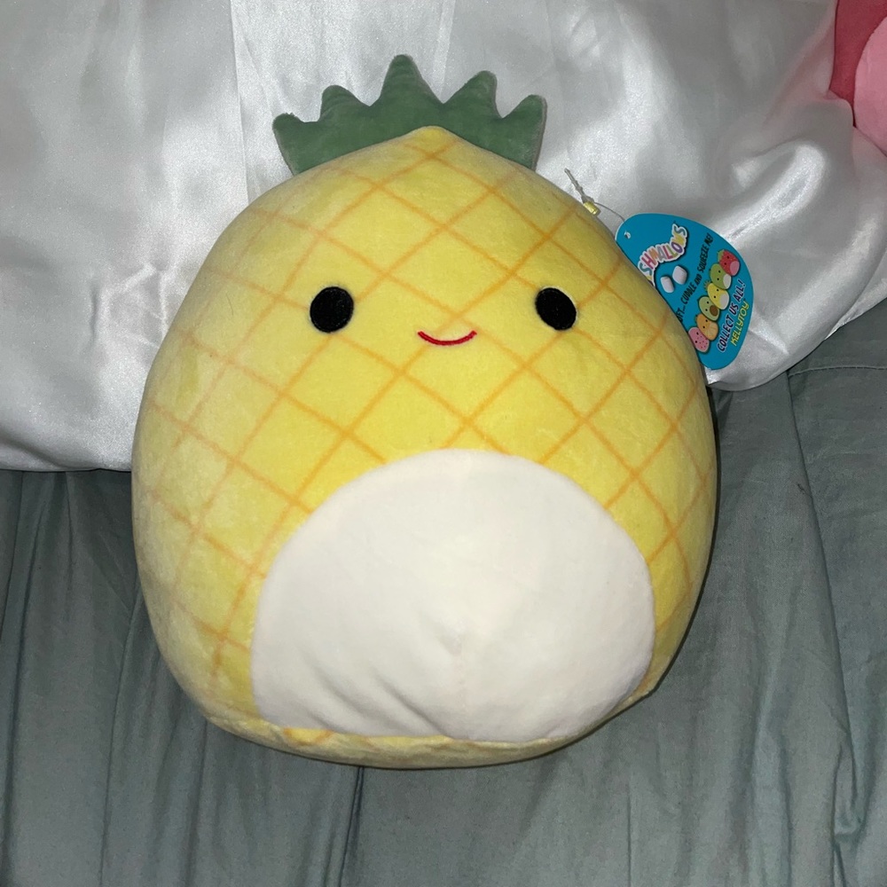 BNWT 8 inch squishmallow: Maui the pineapple